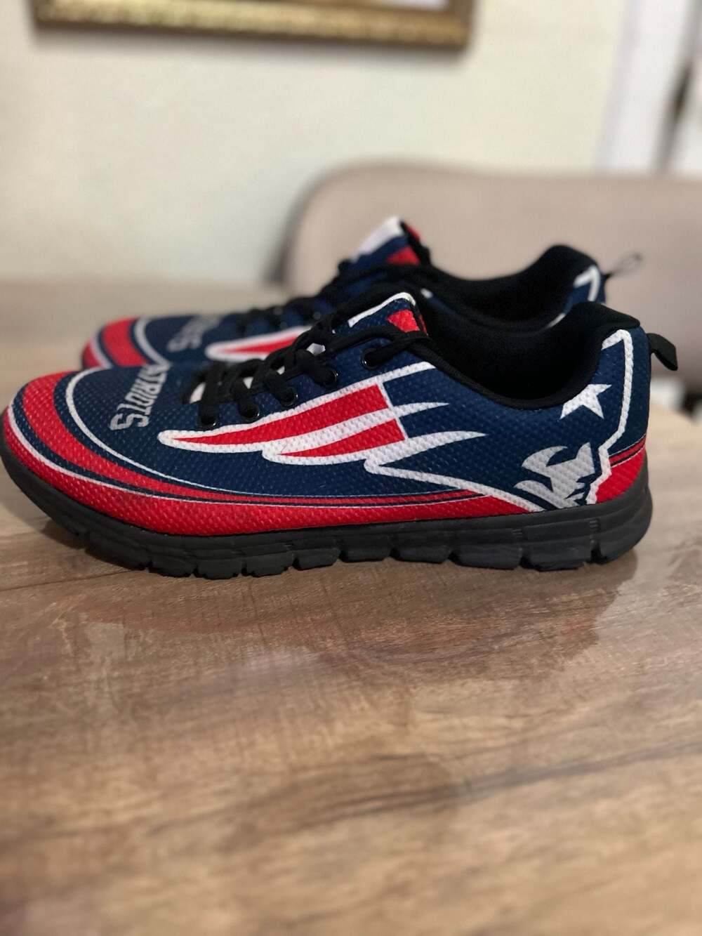 New England Patriots Red Running Shoes Sneakers Men's 7 Women's 9 - Picture 4 of 7